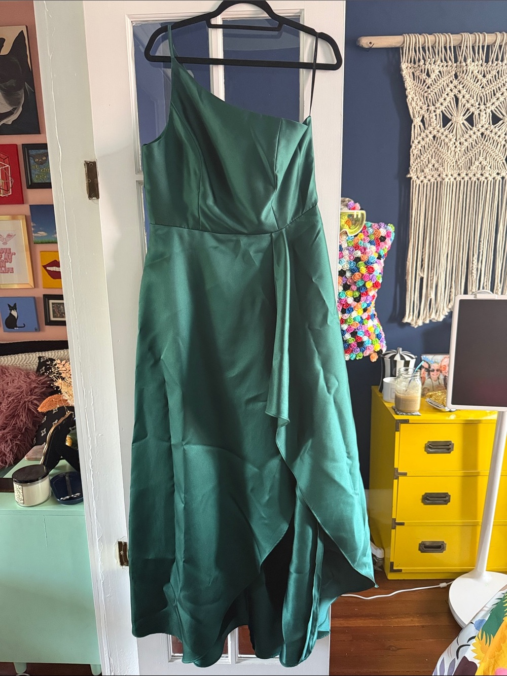 ALFRED SUNG Emerald Green One-Shoulder Satin Dress